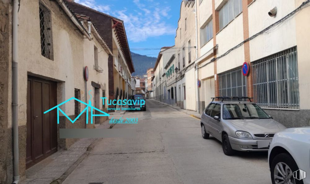 Industrial for rent at Zona centro, El Tiemblo, Ávila, 05270 with car, door, tire, window, wheel, building, automotive parking light, land vehicle, vehicle and sky around