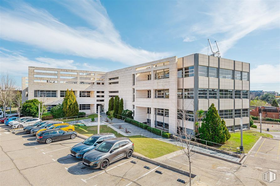 Oficina en alquiler en Miniparc IV, Calle Caléndula, 13, Alcobendas, Madrid, 28100 con coche, edificio, cielo, nube, planta, diseño urbano, vehículo, barrio, zona residencial y condominio alrededor