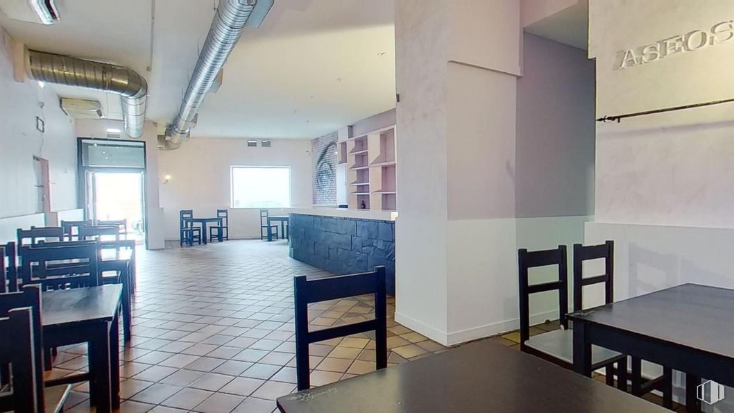 Retail for rent at Calle Peñuelas, Torrejón de la Calzada, Madrid, 28991 with table, table top, chair, flooring, floor, interior design, ceiling, furniture, restaurant and door around