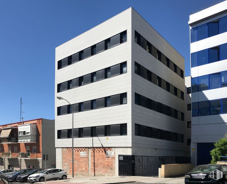 Oficina en alquiler en Calle Miguel Yuste, 18, San Blas - Canillejas, Madrid, 28037 con edificio, ventana, rascacielos, rectángulo, cielo, bloque de pisos, diseño urbano, condominio, torre y edificio comercial alrededor