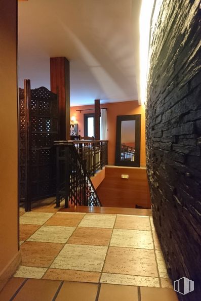 Retail for sale & for rent at Calle Arroyo, Patones, Madrid, 28189 with wood, tile flooring, hall, architecture, interior design, houseplant, flooring, floor, hardwood and plant around