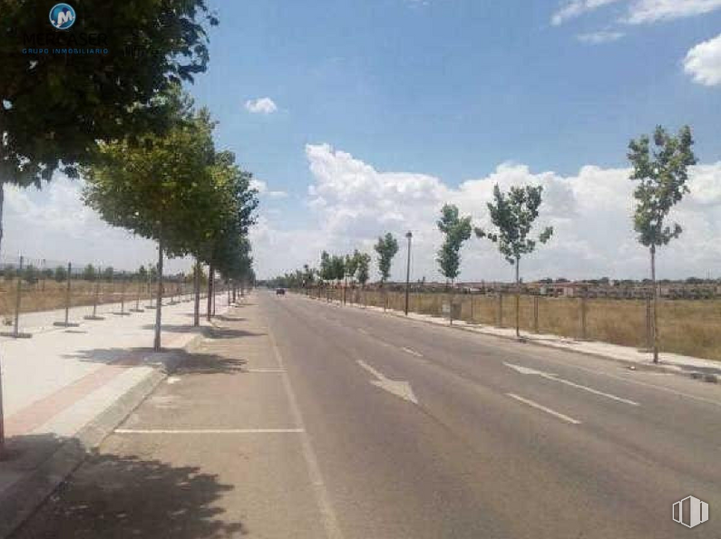 Land for sale at Avenida Brihuega, Cabanillas del Campo, Guadalajara, 19171 with cloud, sky, tree, road surface, asphalt, land lot, thoroughfare, tar, plant and residential area around