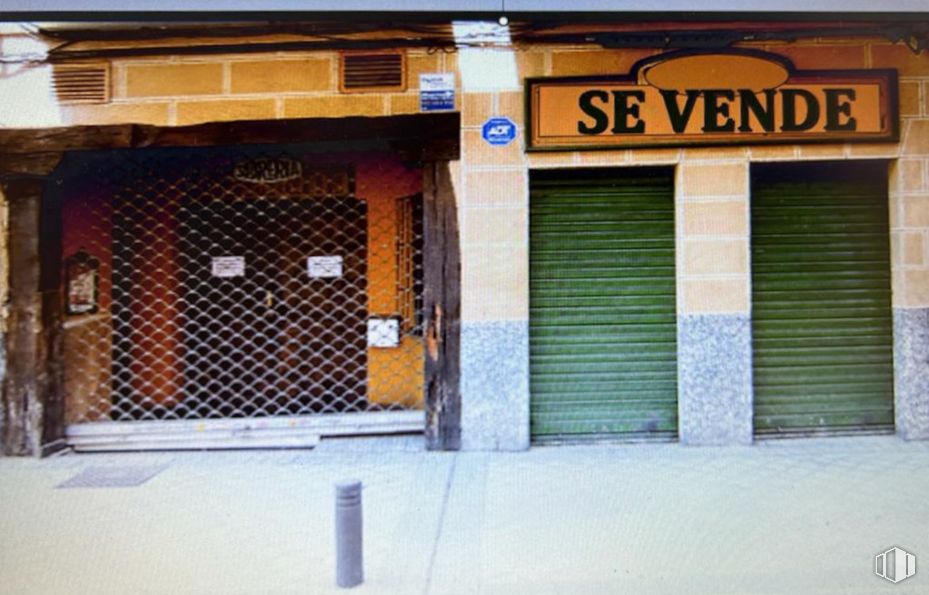 Local en venta en Calle Ángel, 16, Centro, Madrid, 28005 con edificio, puerta, accesorio, madera, ladrillo, rectángulo, fuente, tintes y tonos, fachada y albañilería alrededor