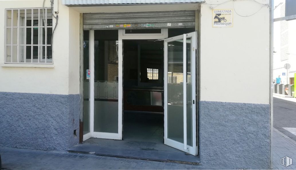 Local en venta en Zona comercial, Arganda del Rey, Madrid, 28500 con ventana, puerta, accesorio, material compuesto, gas, exterior automotriz, fachada, hormigón, aluminio y madera alrededor