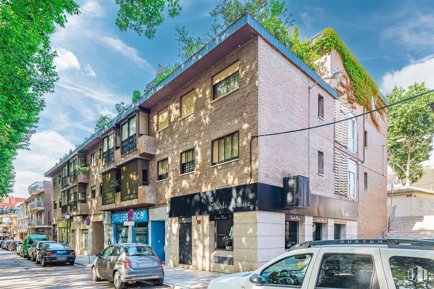 Retail for sale at Avenida Galaxia, Moncloa - Aravaca, Madrid, 28023 with car, window, neighbourhood, apartment, residential area, street, urban design, human settlement, condominium and mixed-use around