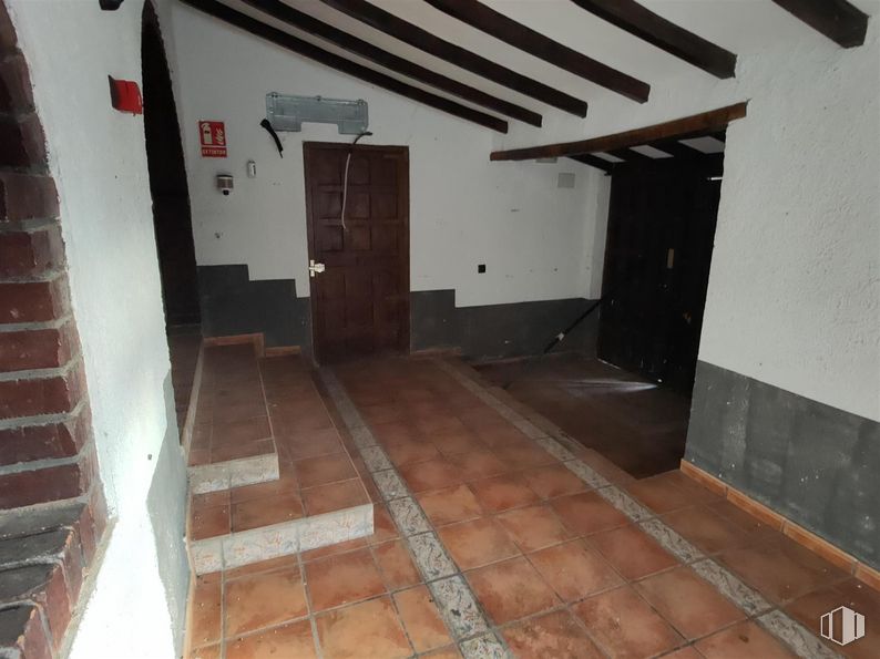 Local en venta en Carretera M-311, Chinchón, Madrid, 28370 con puerta, madera, accesorio, suelos, suelo, material de construcción, inmobiliario, madera dura, material compuesto y hormigón alrededor