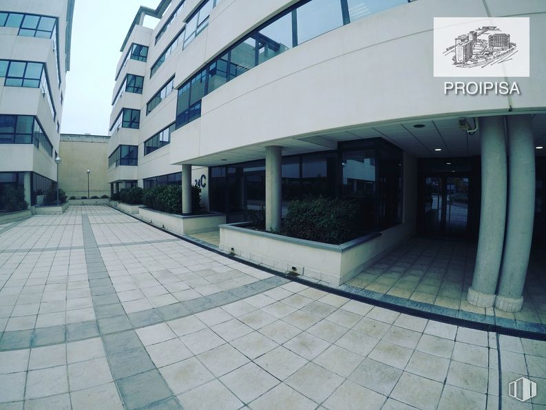 Office for sale & for rent at Calle Casas de Miravete, Villa de Vallecas, Madrid, 28031 with building, daytime, window, urban design, house, facade, real estate, commercial building, fixture and city around