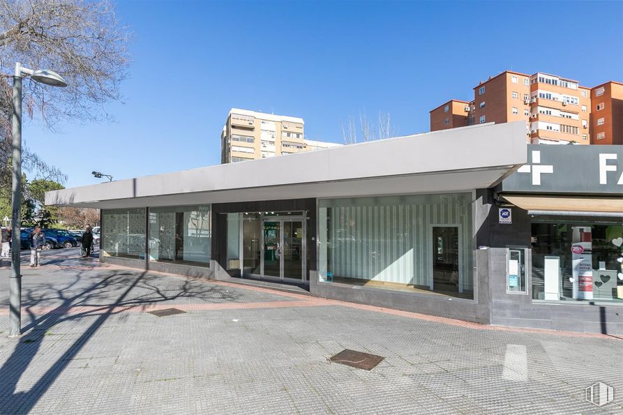 Local en venta en Calle Méjico, Coslada, Madrid, 28820 con superficie de la carretera, fachada, espacio público, área metropolitana, edificio comercial, material compuesto, peatón, hormigón, uso mixto y sombra alrededor