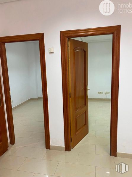 Oficina en venta en Calle General Díaz Porlier, Salamanca, Madrid, 28001 con espejo, puerta, accesorio, madera, asa, suelo, suelos, exterior del automóvil, puerta de casa y tinte para madera alrededor