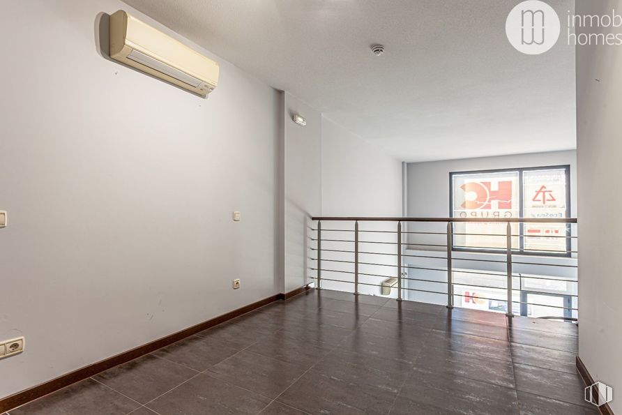 Oficina en venta en Avenida Constitución, Coslada, Madrid, 28820 con lámpara, accesorio, madera, hall, suelos, suelo, madera dura, techo, vidrio y pasamanos alrededor