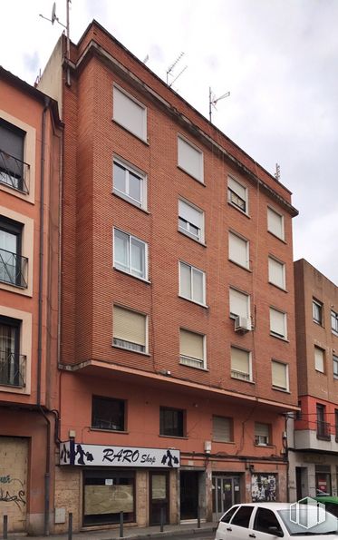 Retail for sale & for rent at Calle Cerería, 9, Talavera de la Reina, Toledo, 45600 with window, building, car, property, sky, automotive parking light, vehicle, cloud, architecture and brick around