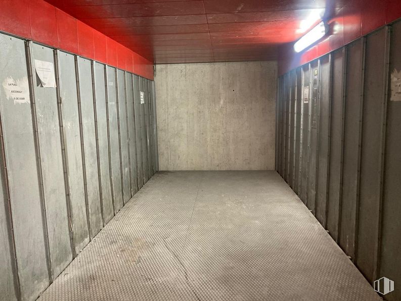 Industrial for rent at Zona Simancas, San Blas - Canillejas, Madrid, 28037 with lighting, floor, flooring, fixture, composite material, tints and shades, symmetry, building, concrete and ceiling around