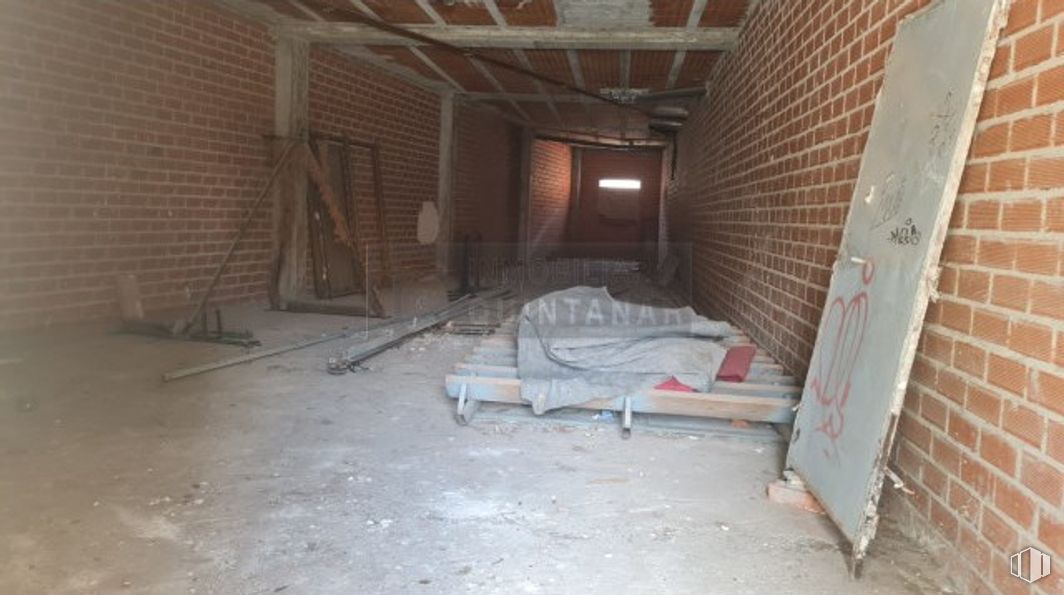 Retail for sale at Centro urbano, Quintanar de la Orden, Toledo, 45800 with bed, wood, brickwork, floor, flooring, brick, house, building material, gas and ceiling around