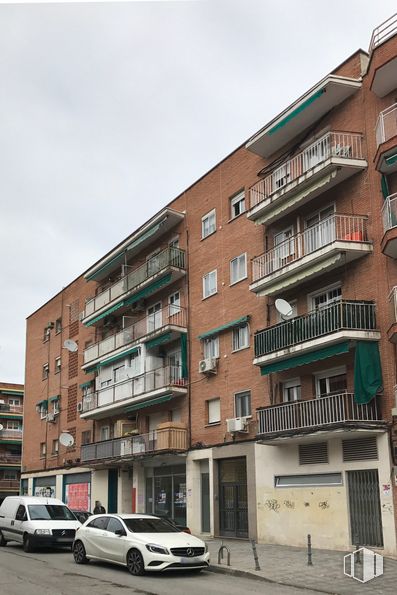 Local en venta en Avenida Constitución, 42, Coslada, Madrid, 28820 con coche, edificio, cielo, rueda, neumático, ventana, vehículo, nube, condominio y diseño urbano alrededor