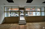 Retail for sale at Calle Eulalia Paino, Carabanchel, Madrid, 28025 with car, wheel, tire, property, vehicle, interior design, flooring, wood, floor and houseplant around