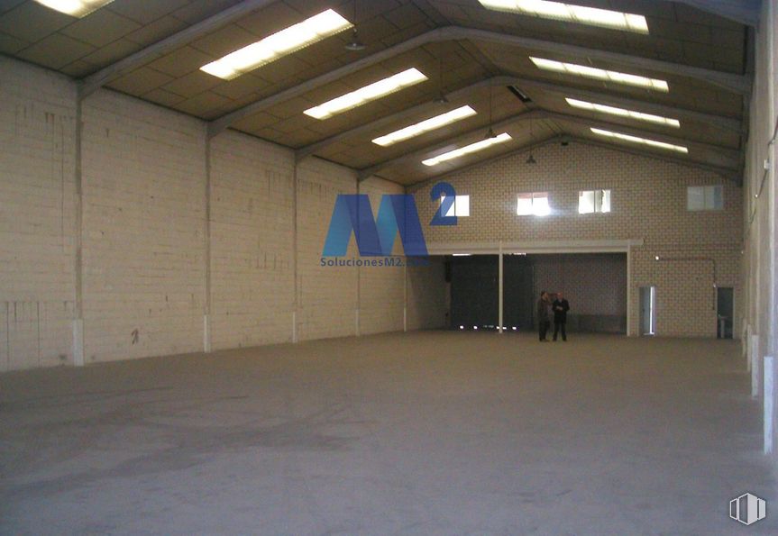 Industrial for rent at Zona industrial, Algete, Madrid, 28110 with light fixture, lighting, floor, flooring, ceiling, hall, warehouse, beam, building material and design around