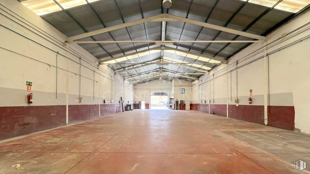 Nave en venta en Zona Industrial, Cobeña, Madrid, 28863 con suelos, suelo, techo, material compuesto, hall, hormigón, material de construcción, iluminación natural, suministro eléctrico y haz alrededor