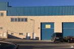 Industrial for rent at Calle Plomo, 12, Cobeña, Madrid, 28863 with car, building, window, tire, wheel, azure, sky, asphalt, vehicle and automotive tire around