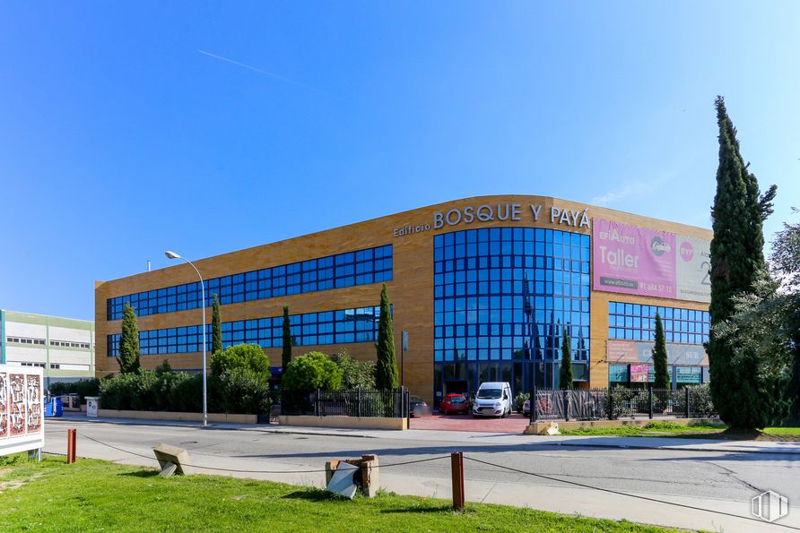 Oficina en alquiler en Edificio Bosque y Payá, Calle Progreso, 2, Getafe, Madrid, 28906 con edificio, cielo, planta, día, árbol, luz de la calle, diseño urbano, ventana, edificio comercial y fachada alrededor