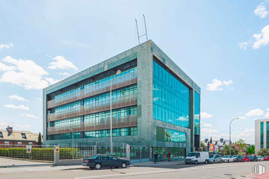 Oficina en alquiler en Calle Juan Ignacio Luca de Tena, 6, San Blas - Canillejas, Madrid, 28027 con coche, edificio, nube, cielo, durante el día, rueda, luz de la calle, neumático, condominio y diseño urbano alrededor