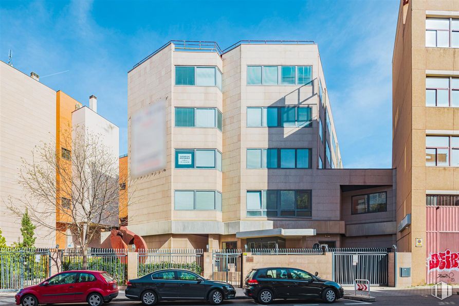 Oficina en venta en Calle Cronos, 18, San Blas - Canillejas, Madrid, 28037 con coche, edificio, ventana, neumático, rueda, cielo, nube, vehículo, azul y planta alrededor