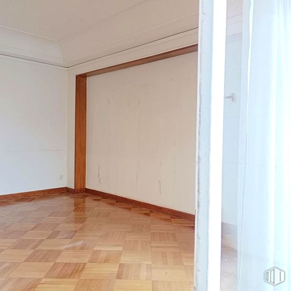 Office for rent at Paseo Castellana, Tetuán, Madrid, 28046 with floor, flooring, wall, wood flooring, wood, interior design, laminate flooring, door, brown and hardwood around