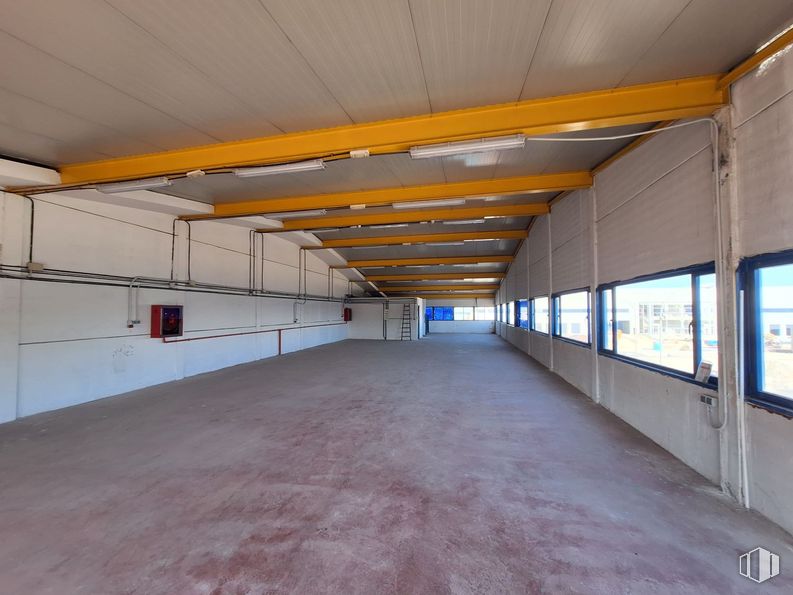 Industrial for rent at Zona Villaverde, Villaverde, Madrid, 28021 with light fixture, lighting, window, floor, composite material, ceiling, metal, concrete, shade and building material around