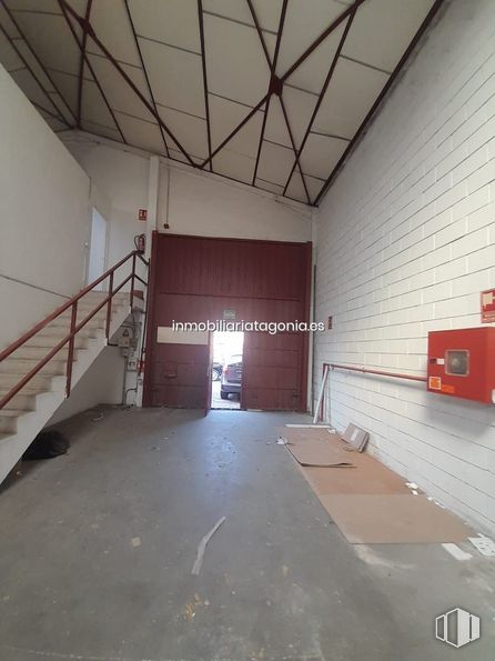 Industrial for rent at Zona Polígono Industrial, Arganda del Rey, Madrid, 28500 with property, architecture, wood, interior design, hall, flooring, building, ceiling, gas and space around