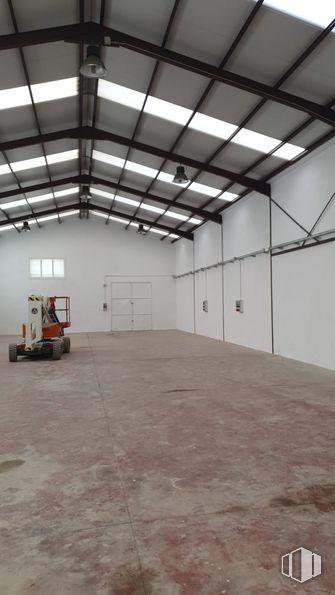 Industrial for sale at Calle Cedro, Arganda del Rey, Madrid, 28500 with door, floor, flooring, ceiling, composite material, concrete, warehouse, building material, metal and daylighting around