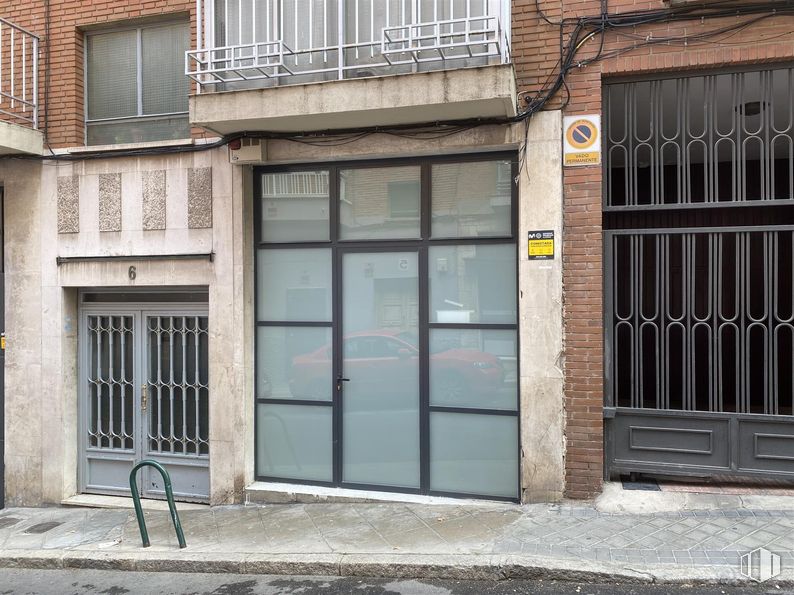 Nave en alquiler en Calle Morando, 6, Tetuán, Madrid, 28029 con ventana, puerta, accesorio, arquitectura, madera, fachada, ladrillo, gas, ciudad y superficie de la carretera alrededor