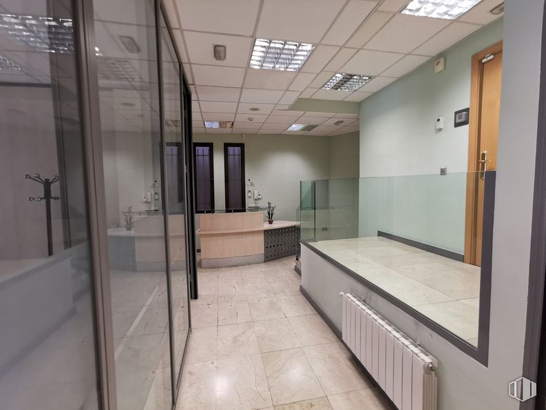 Oficina en venta en Calle Serrano, Chamartín, Madrid, 28016 con edificio, accesorio, ventana, pavimento, piso, puerta, casa, techo, vidrio y material compuesto alrededor