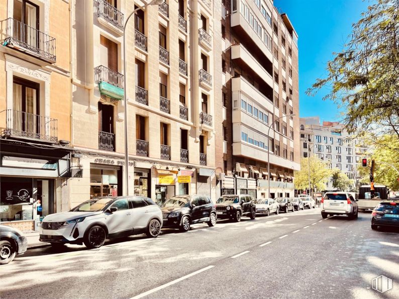 Local en venta en Calle Magallanes, 6, Chamberí, Madrid, 28015 con coche, edificio, vehículo terrestre, modo de transporte, vehículo, ventana, transporte, vehículo de motor, ciudad y zona urbana alrededor