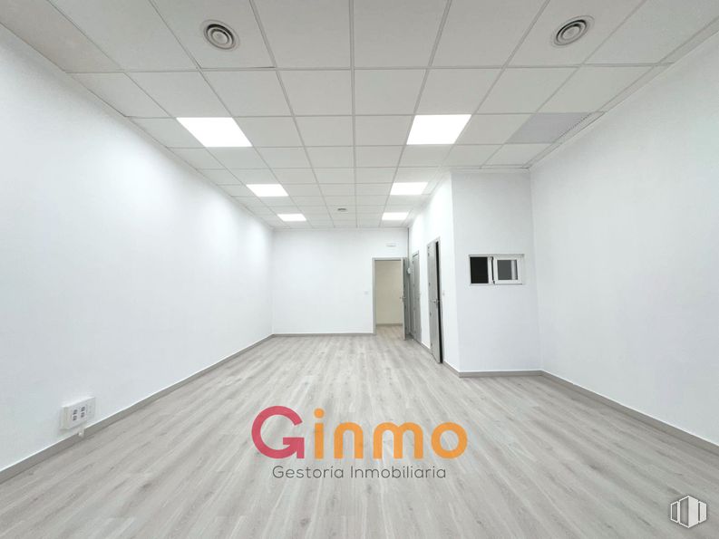 Oficina en alquiler y venta en Edificio Auge I, Calle María Tubau, 8, Fuencarral - El Pardo, Madrid, 28049 con lámpara, alumbrado, accesorio, madera, hall, edificio, suelos, línea, pared y madera dura alrededor