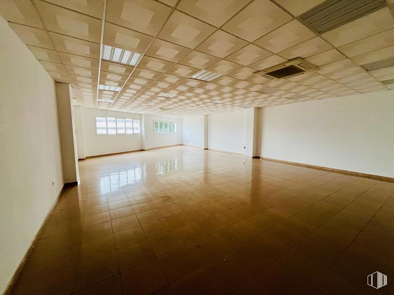 Industrial for sale & for rent at Polígono Industrial Los Olivos, Getafe, Madrid, 28906 with window, flooring, floor, wall, wood, ceiling, interior design, tile flooring, composite material and hall around