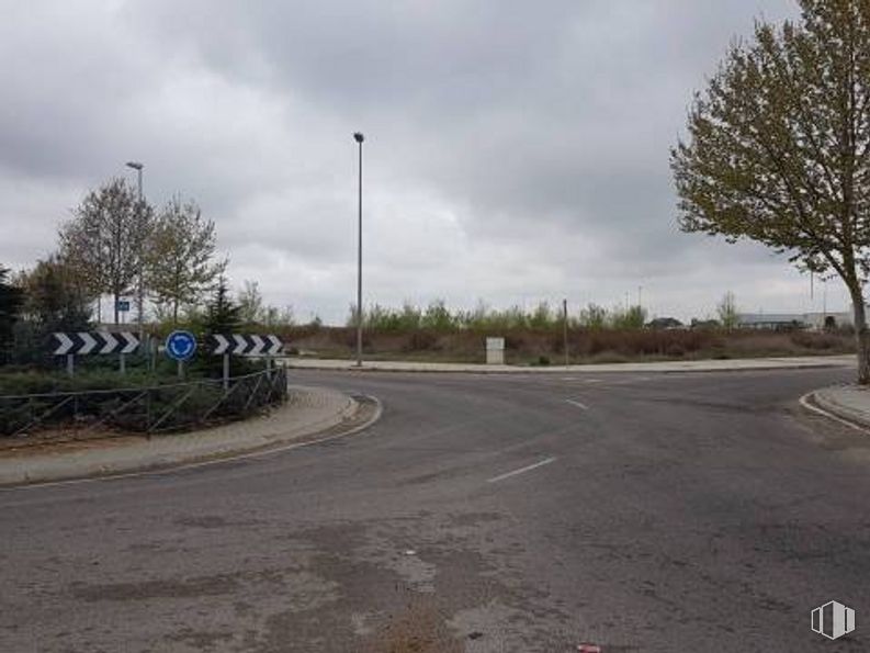 Land for sale at P.I. Ciudad del Automóvil, Leganés, Madrid, 28917 with cloud, sky, plant, tree, street light, road surface, asphalt, land lot, thoroughfare and tar around