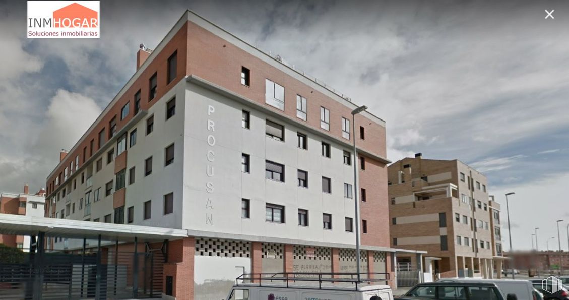 Retail for rent at Zona sur, Ávila, 05002 with building, car, sky, window, wheel, cloud, tire, urban design, neighbourhood and residential area around