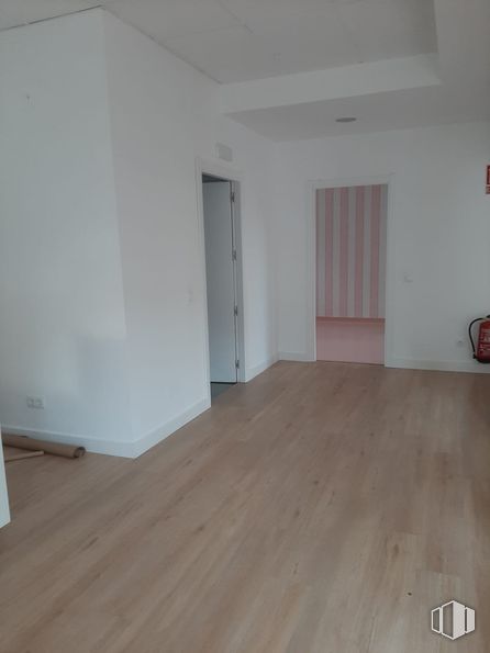 Retail for rent at Calle Ecuador, Majadahonda, Madrid, 28220 with fixture, wood, door, flooring, wood stain, hall, building, laminate flooring, hardwood and plank around