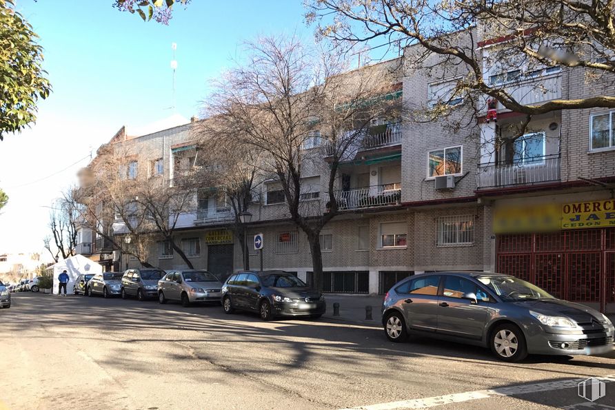 Local en venta en Pasaje Poetas, Villaviciosa de Odón, Madrid, 28670 con coche, neumático, rueda, edificio, ventana, vehículo terrestre, vehículo, modo de transporte, vehículo de motor y exterior del automóvil alrededor