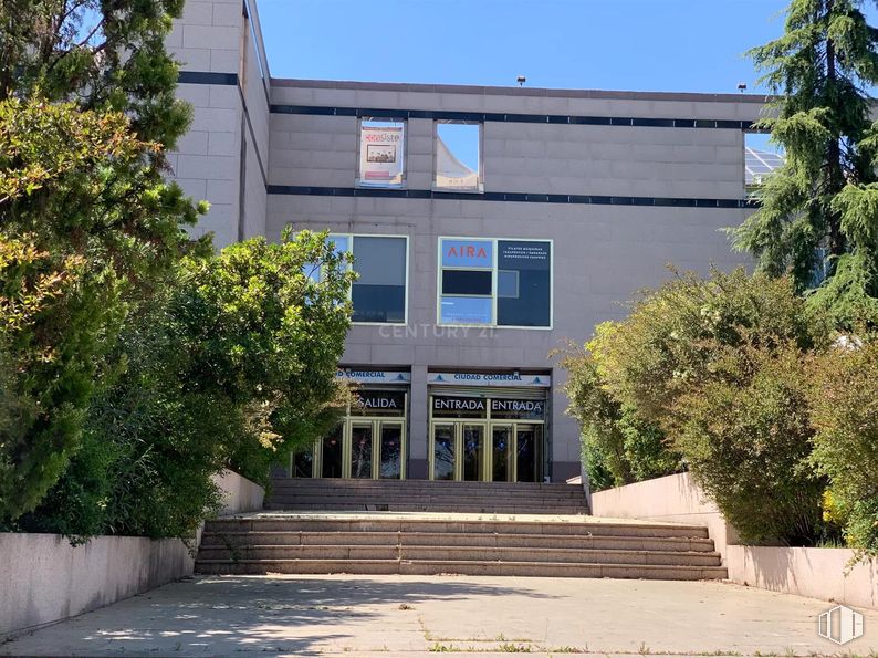 Oficina en alquiler en Las Lomas, Boadilla del Monte, Madrid, 28660 con propiedad, edificio, ventana, cielo, planta, arquitectura, escaleras, árbol, sombra y accesorio alrededor