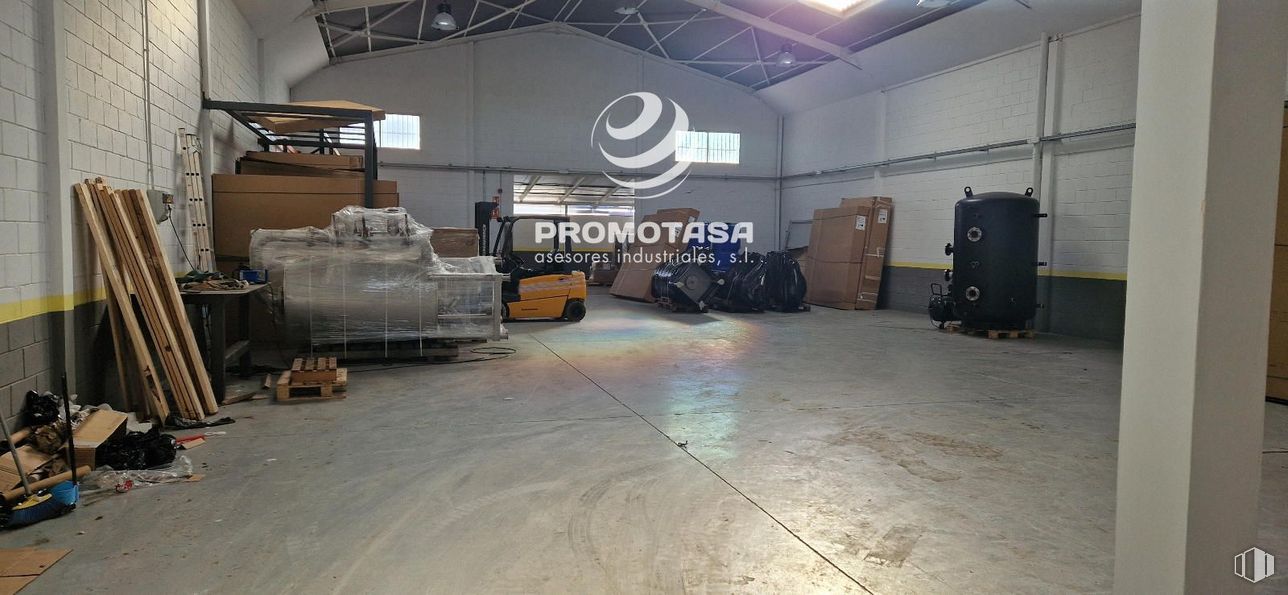 Nave en venta en Polígono industrial, Arganda del Rey, Madrid, 28500 con equipaje y bolsos, vehículo de motor, vehículo, suelos, suelo, rueda, neumático de automoción, asfalto, diseño automovilístico y gas alrededor