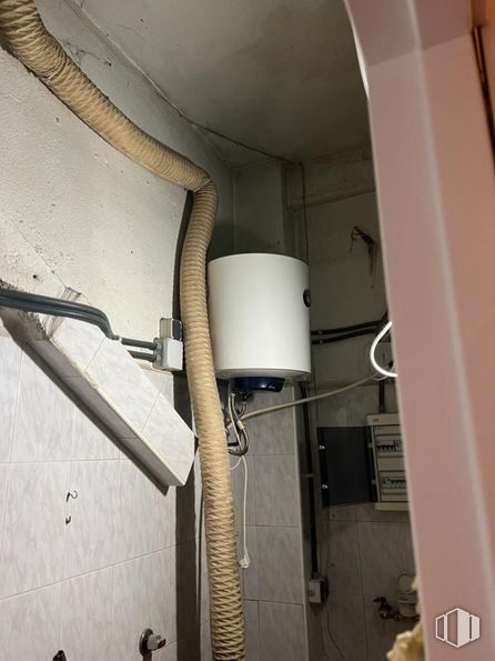 Local en venta en Puente de Vallecas, Puente de Vallecas, Madrid, 28053 con alumbrado, gas, tintes y matices, madera, electricidad, techo, transporte por tuberías, accesorio, máquina y material compuesto alrededor