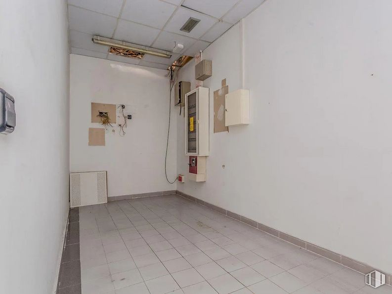 Nave en venta en Avenida Camino de lo Cortao, 6, San Sebastián de los Reyes, Madrid, 28700 con alumbrado, accesorio, edificio, suelos, suelo, material compuesto, madera, techo, puerta y aluminio alrededor