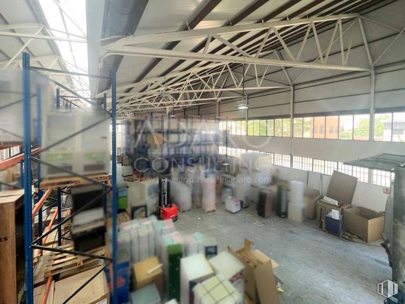 Industrial for sale at Calle Fuentelviejo, San Blas - Canillejas, Madrid, 28022 with shipping box, floor, ceiling, metal, building material, engineering, warehouse, factory, steel and aluminium around