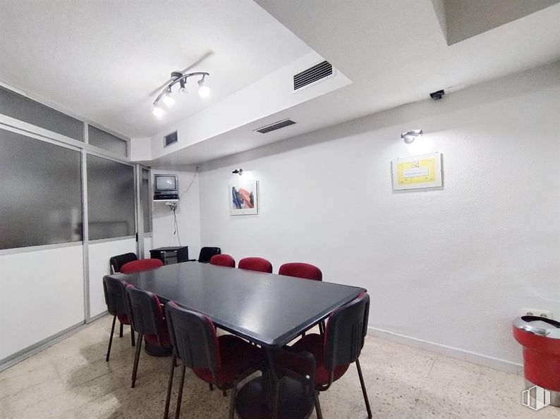 Local en alquiler en Plaza Soanilla, Arganda del Rey, Madrid, 28500 con silla, lámpara, mesa, mesa, escritorio, propiedad, mueble, alumbrado, interiorismo y suelos alrededor