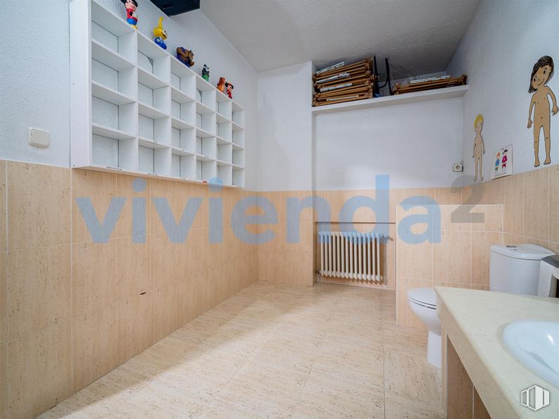 Local en venta en Calle Andrés Mellado, Chamberí, Madrid, 28015 con fregadero, propiedad, edificio, madera, accesorio, interiorismo, suelo, suelos, pintura y accesorios de fontanería alrededor