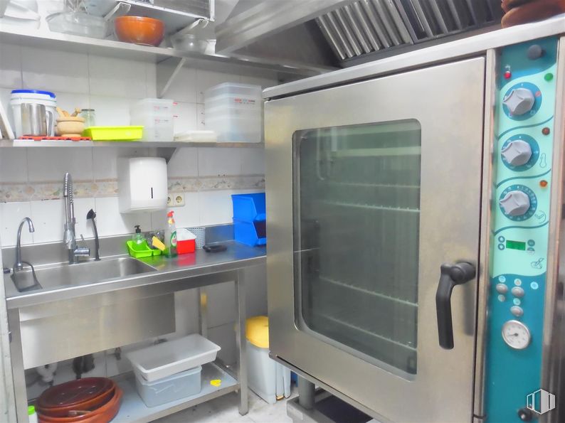 Local en venta en Avenida Toreros, Salamanca, Madrid, 28028 con refrigerador, fregadero, grifo, fregadero, electrodoméstico, accesorio, aparato de cocina, gas, electrodoméstico y máquina alrededor