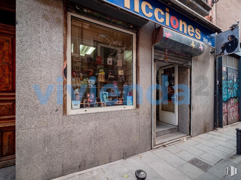 Retail for sale & for rent at Calle Juanelo, Centro, Madrid, 28012 with blue, neighbourhood, facade, door, city, retail, human settlement, window, fixture and street around