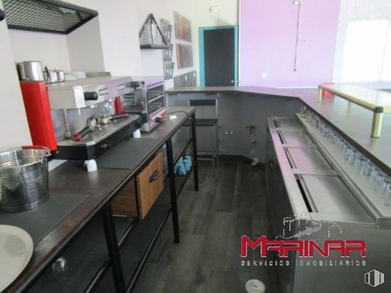 Local en venta en Zona Nuevo Borox, Borox, Toledo, 45222 con cafetera, máquina de café expreso, aparato de cocina, encimera, ebanistería, ventana, horno microondas, fregadero, fregadero y grifo alrededor