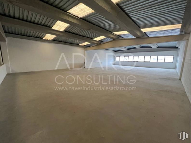 Industrial for sale at Calle Bronce, Torrejón de Ardoz, Madrid, 28850 with lighting, ceiling, flooring, floor, hall, daylighting, transparency, building material, design and beam around