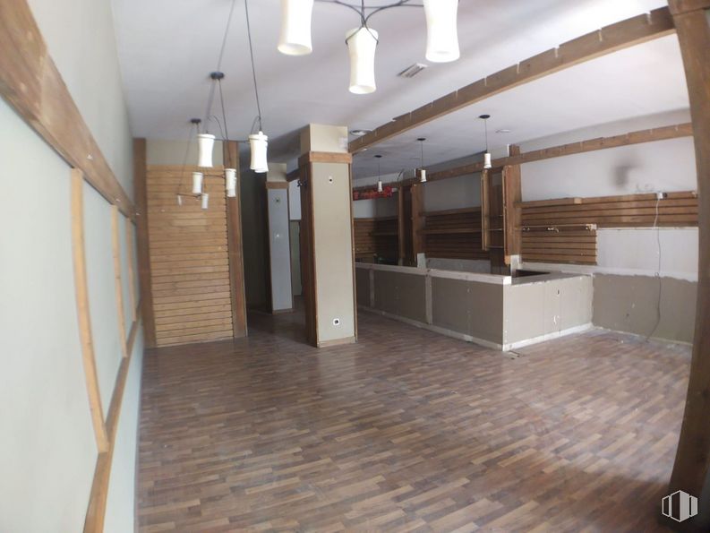 Retail for rent at Avenida Iker Casillas, Móstoles, Madrid, 28935 with lighting, wood, hall, interior design, floor, flooring, tile flooring, hardwood, ceiling and door around